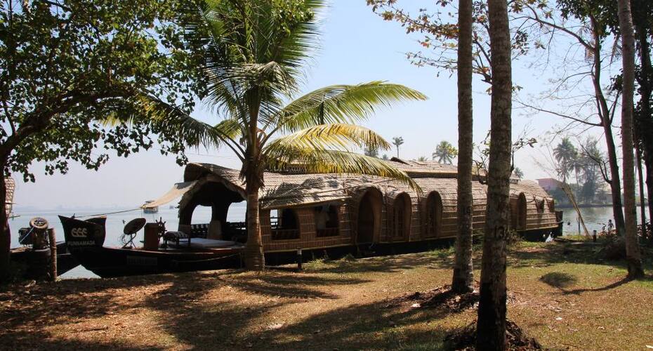Punnamada Luxury Houseboats, Alleppey 3
